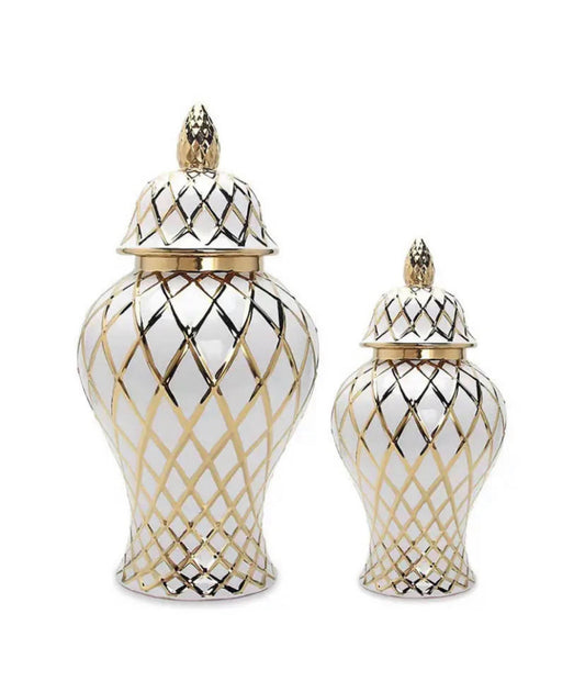 vThe Gold Porcelain Jar is an embodiment of elegance, marrying the timeless charm of porcelain with the lavish allure of gold. This exquisite decorative piece is a testament to meticulous craftsmanship,